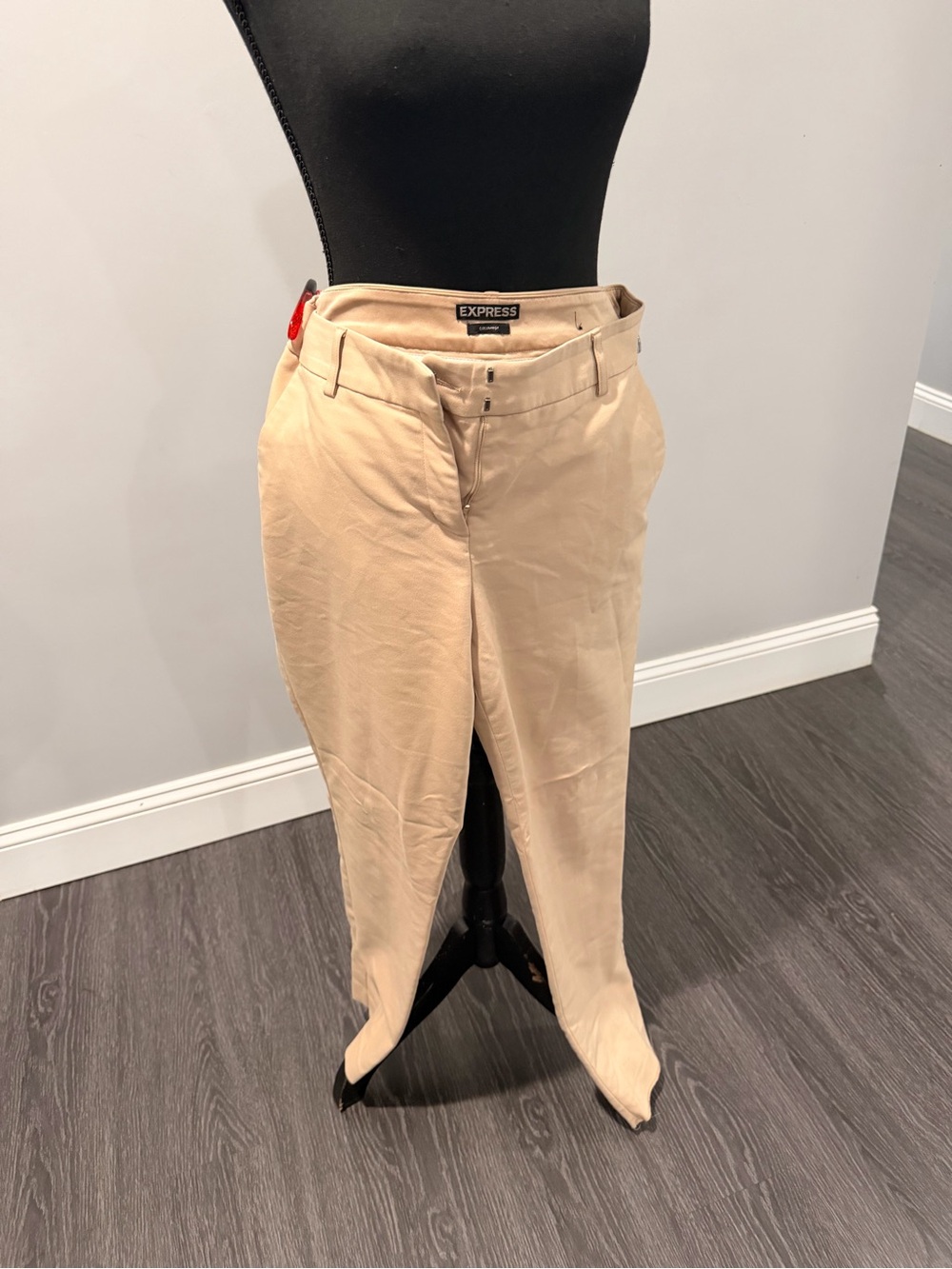 Express women’s Beige Khaki Chinos